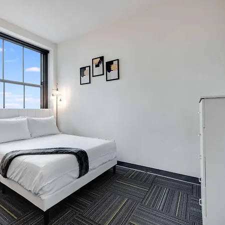 Downtown With Free In & Out Parking 2 * Chicago