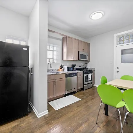 Cozy Woodlawn Retreat 1 Apartment *