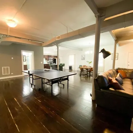 Mccormick 3br Spacious Unit, Optional Parking With Ping-pong * Chicago