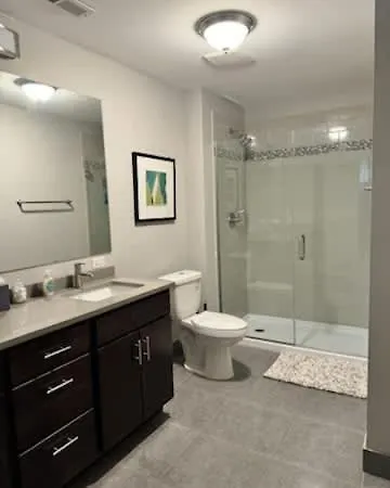 4 Bedroom Sleeps 20 People * Chicago