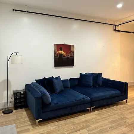 Apartment 4 Bedroom Sleeps 20 People Chicago