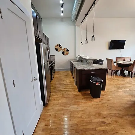 4 Bedroom Sleeps 20 People Apartment