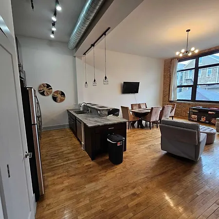 4 Bedroom Sleeps 20 People Chicago