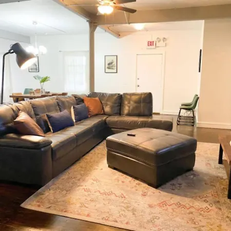 Mccormick 3br Spacious Unit, Optional Parking With Ping-pong
