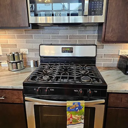 4 Bedroom Sleeps 20 People Chicago