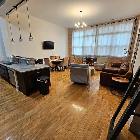 4 Bedroom Sleeps 20 People Chicago