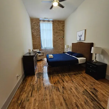 4 Bedroom Sleeps 20 People Apartment *