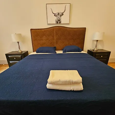 4 Bedroom Sleeps 20 People Chicago