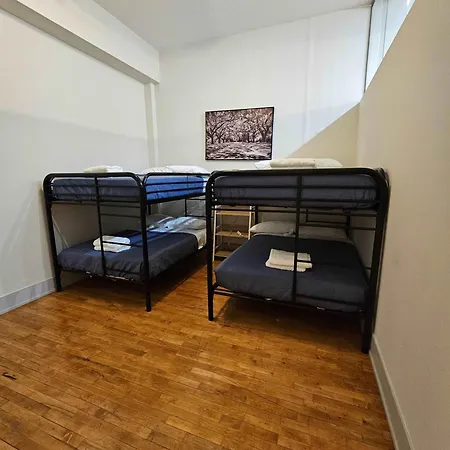 4 Bedroom Sleeps 20 People Apartment *