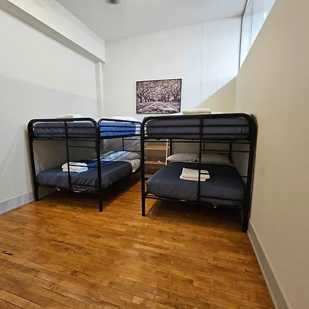 4 Bedroom Sleeps 20 People * Chicago