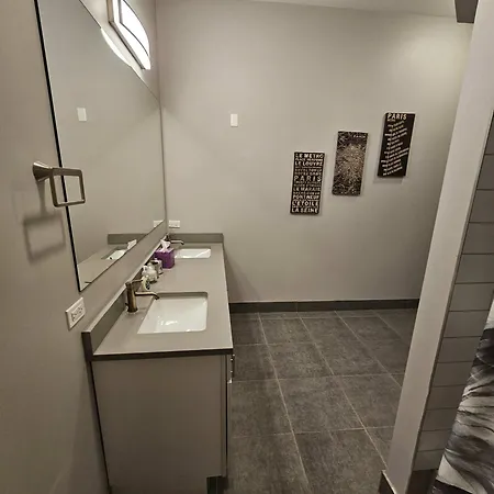 4 Bedroom Sleeps 20 People Apartment