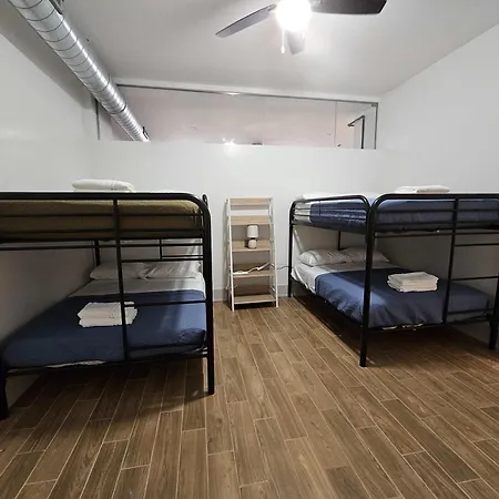 Apartment 4 Bedroom Sleeps 20 People Chicago