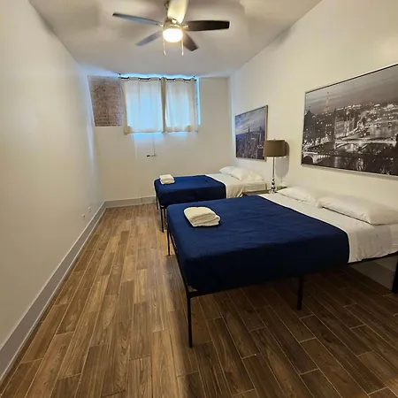 4 Bedroom Sleeps 20 People Chicago