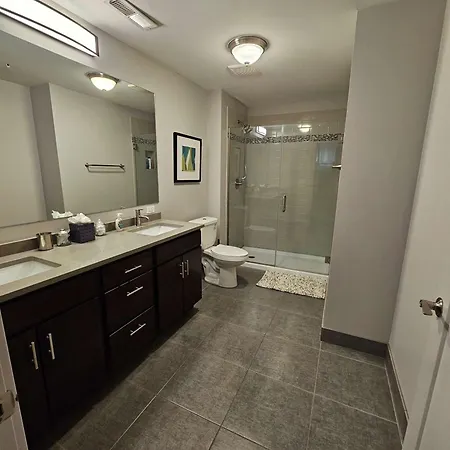Apartment 4 Bedroom Sleeps 20 People Chicago