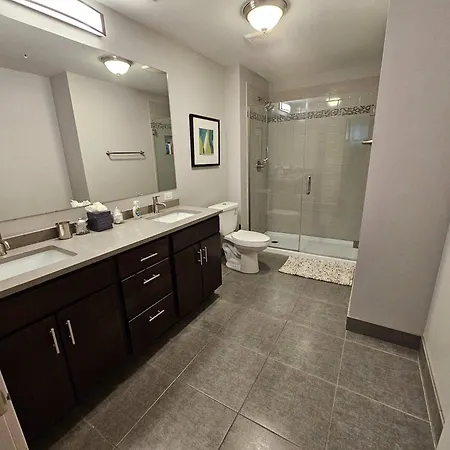4 Bedroom Sleeps 20 People Apartment
