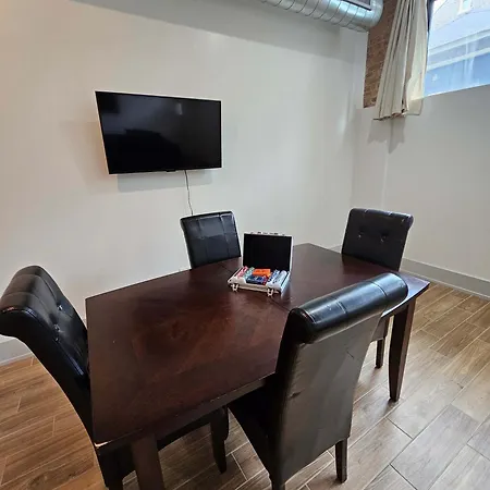 Apartment 4 Bedroom Sleeps 20 People