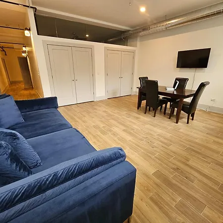 4 Bedroom Sleeps 20 People Chicago