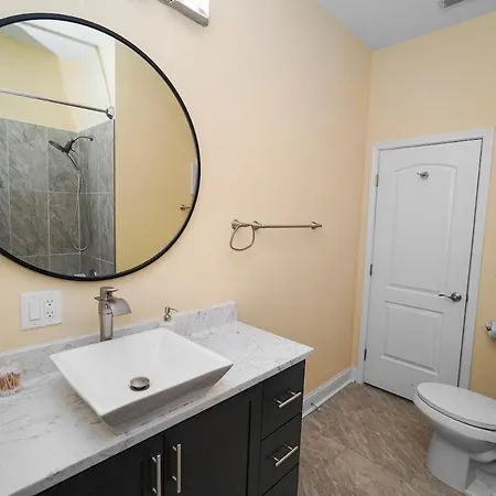 Stylish 2br Near United Center & Mrt Chicago