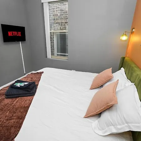 Stylish 2br Near United Center & Mrt Chicago