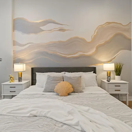 Modern 2-bd 2-ba Retreat Near Medical District Apartment