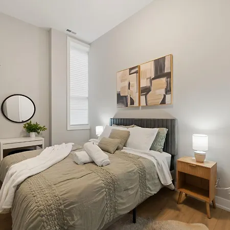 Modern 2-bd 2-ba Retreat Near Medical District *