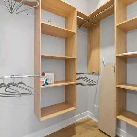 Apartment Modern 2-bd 2-ba Retreat Near Medical District