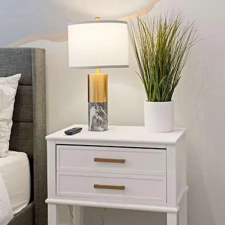Apartment Modern 2-bd 2-ba Retreat Near Medical District