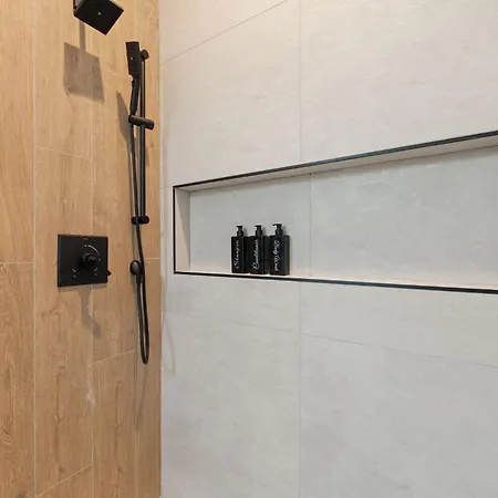 Modern 2-bd 2-ba Retreat Near Medical District * Chicago