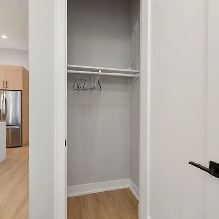 Modern 2-bd 2-ba Retreat Near Medical District Apartment