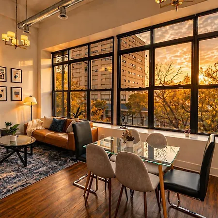 Apartment Views And Convenient 3br For Group Of 8 Guests Near Mccormick, Shedd Aquarium, Museum Campus & Navy Pier Chicago
