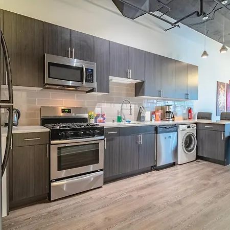 Group Friendly Spacious 3br With Optional Parking And Gym Access Sleeps 10 Guest Near Mccormick Place And Soldier Field Apartment *