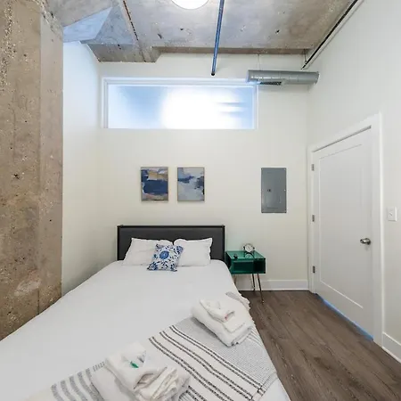 Apartment Mccormick Place 2br With Patio, Skyline View And Optional Parking Sleeps 6 Near Soldier Field And Grant Park *