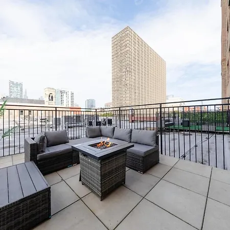 Mccormick Place 2br With Patio, Skyline View And Optional Parking Sleeps 6 Near Soldier Field And Grant Park Apartment Chicago
