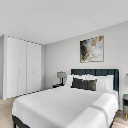 Gold Cost Rooftop With Indoor Pool And In Out Parking Apartment Chicago