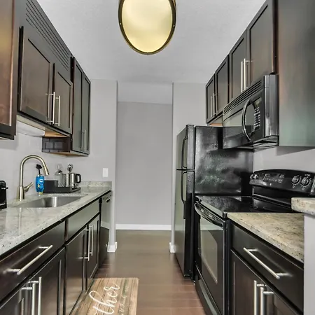 Apartment Gold Cost Rooftop With Indoor Pool And In Out Parking *