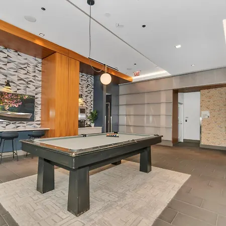 Gold Cost Rooftop With Indoor Pool And In Out Parking Apartment Chicago
