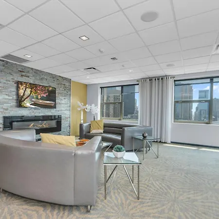 Gold Cost Rooftop With Indoor Pool And In Out Parking Apartment Chicago