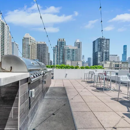Gold Cost Rooftop With Indoor Pool And In Out Parking *