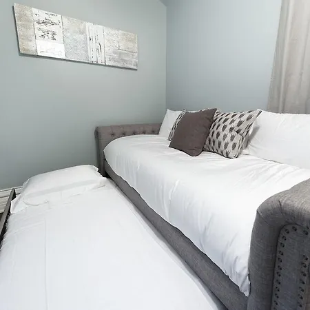 Two-bedroom On S Maryland Avenue Apt 1