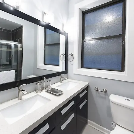 Two-bedroom On S Maryland Avenue Apt 1 Chicago