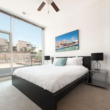 Two-bedroom On W Fullerton Avenue Apt 203 Chicago