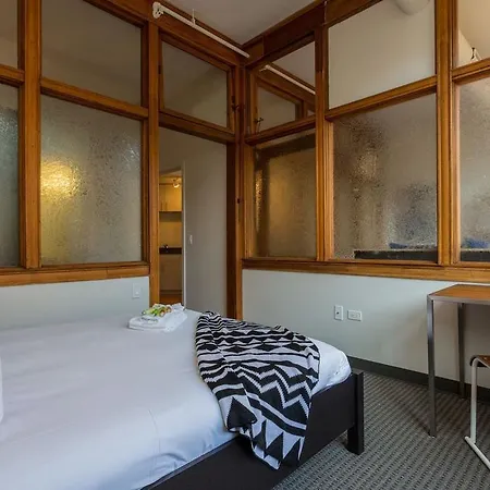 Apartment Three-bedroom On W Van Buren Street Apt 1101 *