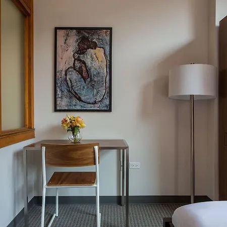 Apartment Three-bedroom On W Van Buren Street Apt 1101 *