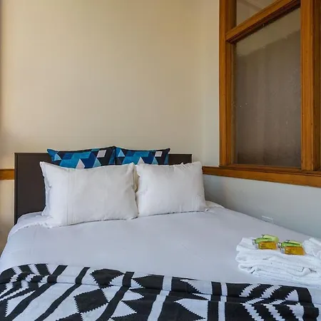 Apartment Three-bedroom On W Van Buren Street Apt 1101 *