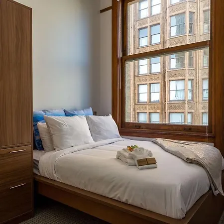 Three-bedroom On W Van Buren Street Apt 1101