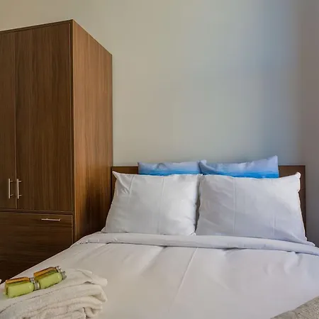 Three-bedroom On W Van Buren Street Apt 1101