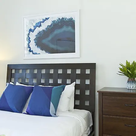 Aparthotel Two-bedroom On N Southport Avenue Apt 3 *