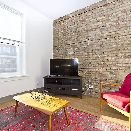 Two-bedroom On N Southport Avenue Apt 3 *