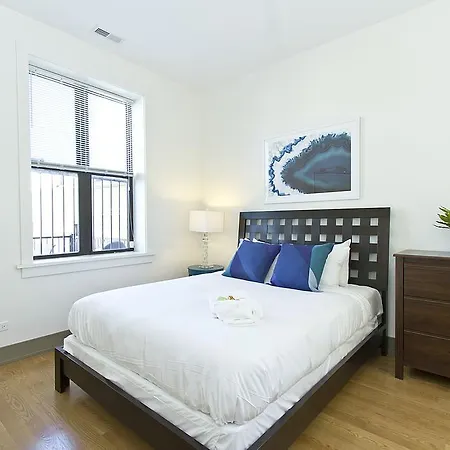 Aparthotel Two-bedroom On N Southport Avenue Apt 3