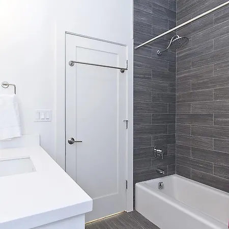 Aparthotel Two-bedroom On N Southport Avenue Apt 3